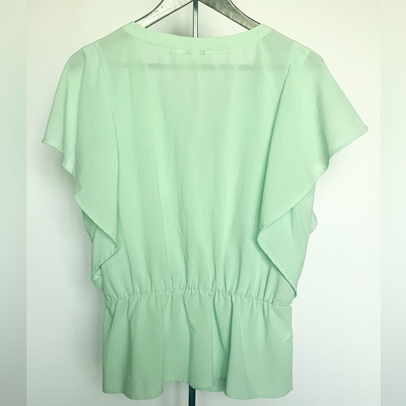 Daniel Rainn Flutter Sleeve Green Top Size M - Picture 2 of 10